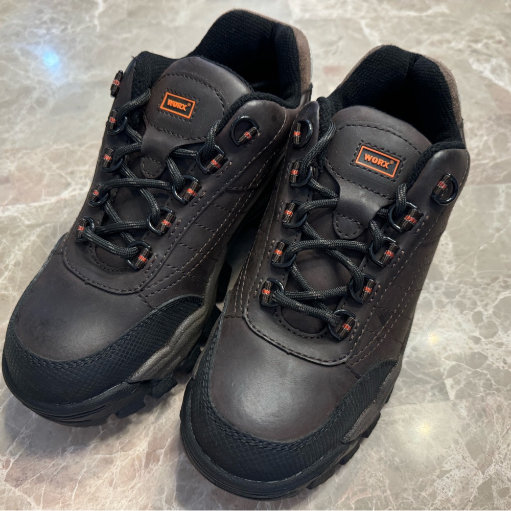 Worx By Red Wing Shoes Women’s Safety Boots. Size 6. New without box.